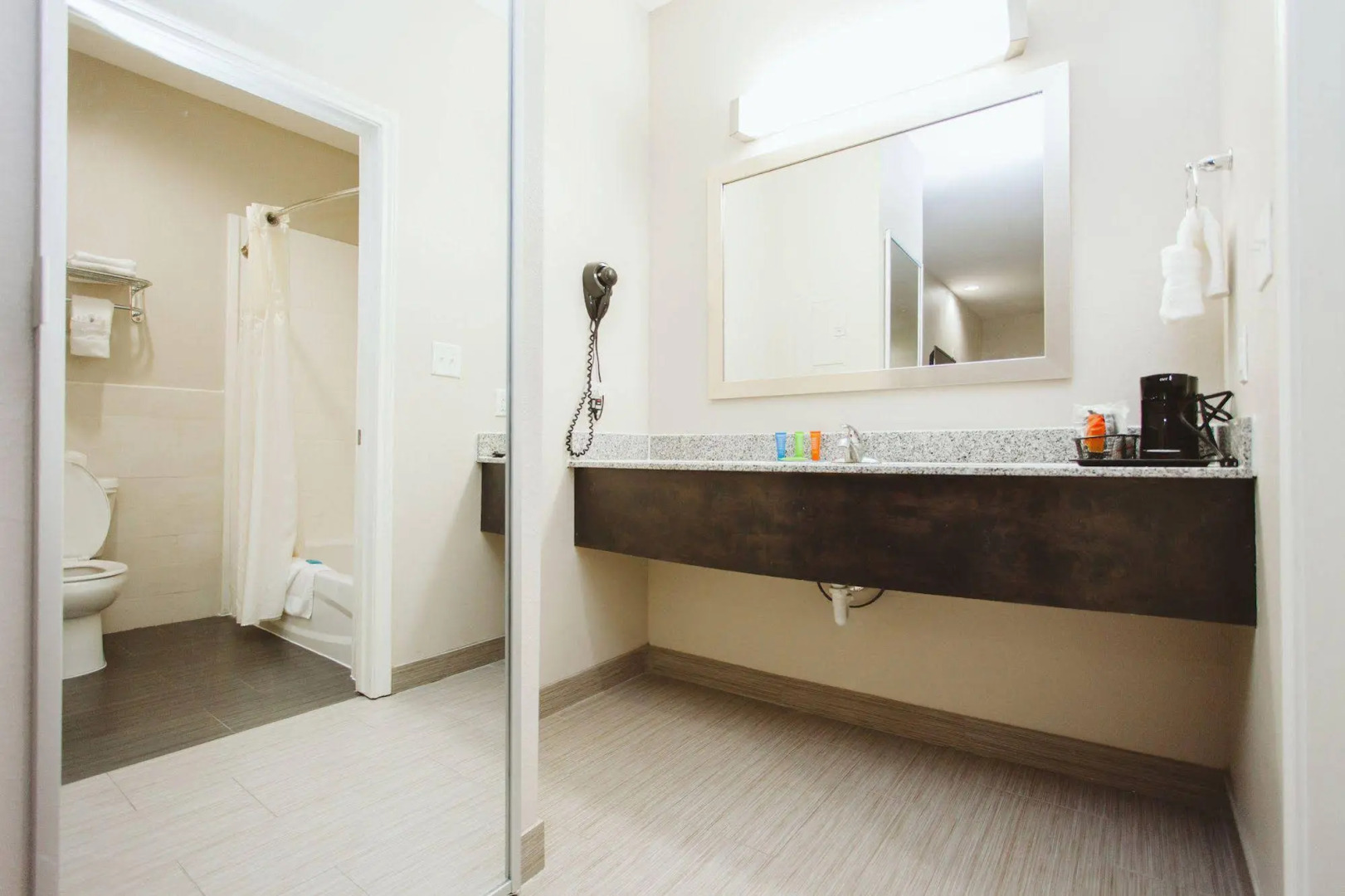 Americas Best Value Inn and Suites IAH Airport North