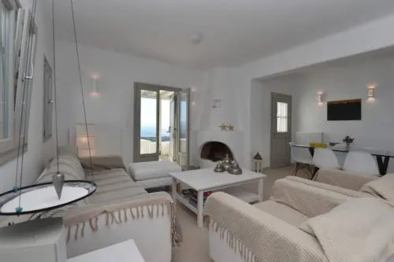 Villa Moonlight · Exquisite Villa for 10 with Pool, Helipad