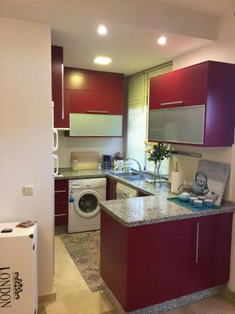 Personal y coqueto en primerísima línea de playa, en la Costa del Sol. Puerto De La Duquesa