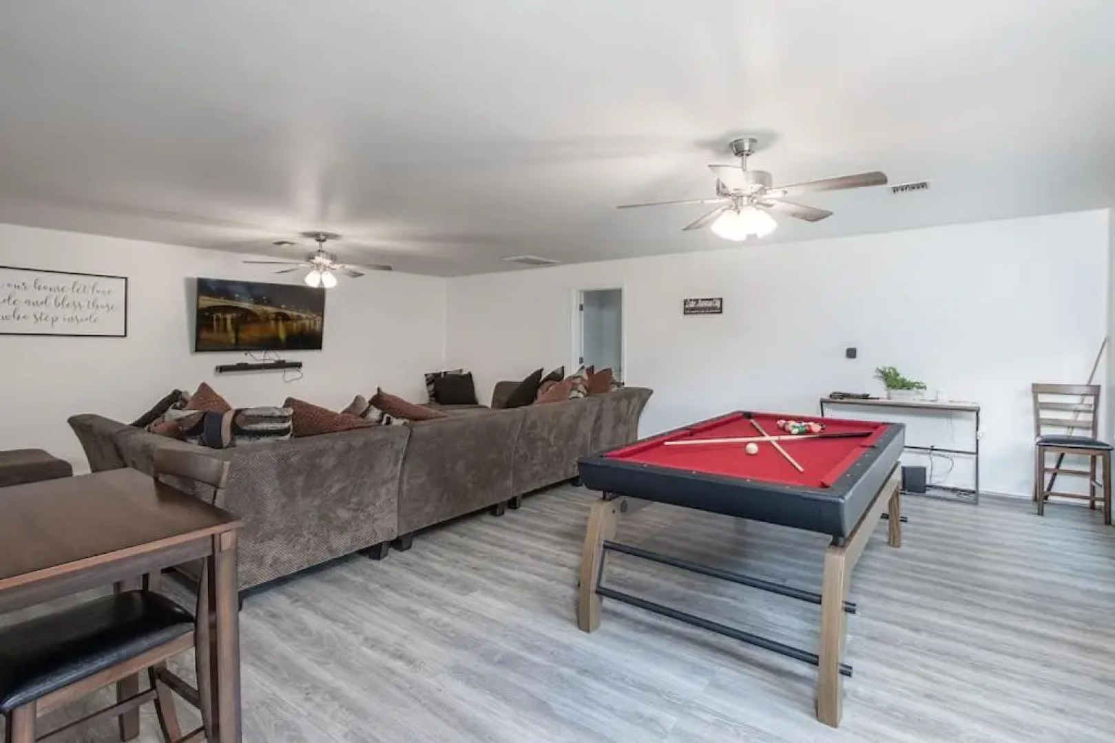 Luxury Estate in Prime Location w Panoramic views of Lake Havasu