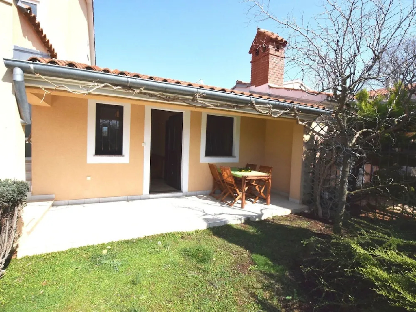 Comfortable Apartment ina Quiet Location, With a Shared Swimming Pool, Near Pula