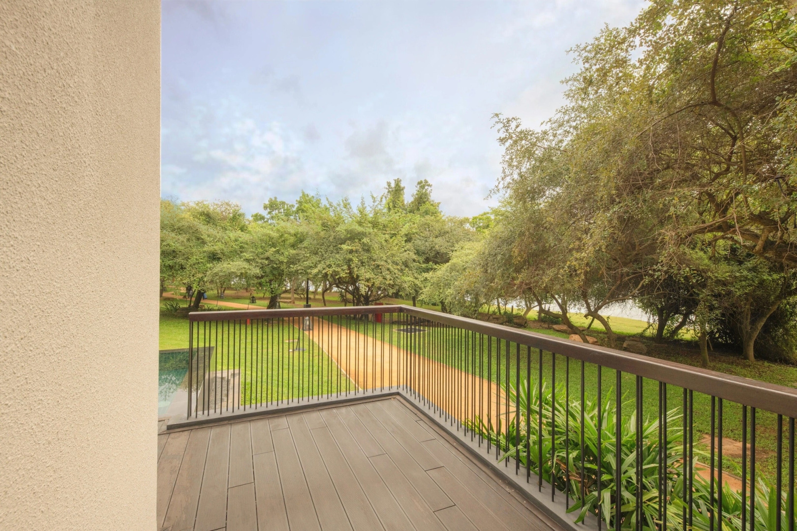 DoubleTree by Hilton Weerawila Rajawarna Resort