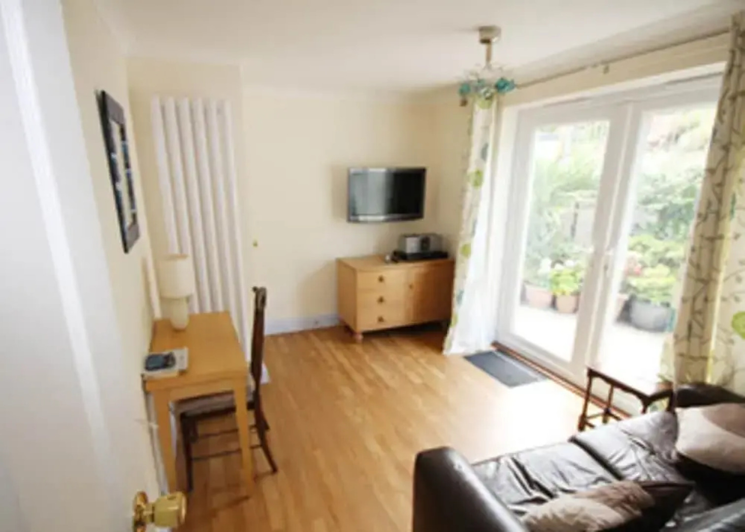 Detached House, 2 Bed, Sleeps 4, Parking