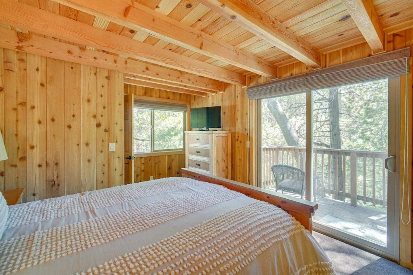 Serene Cabin Rental Near Lake Arrowhead Village!