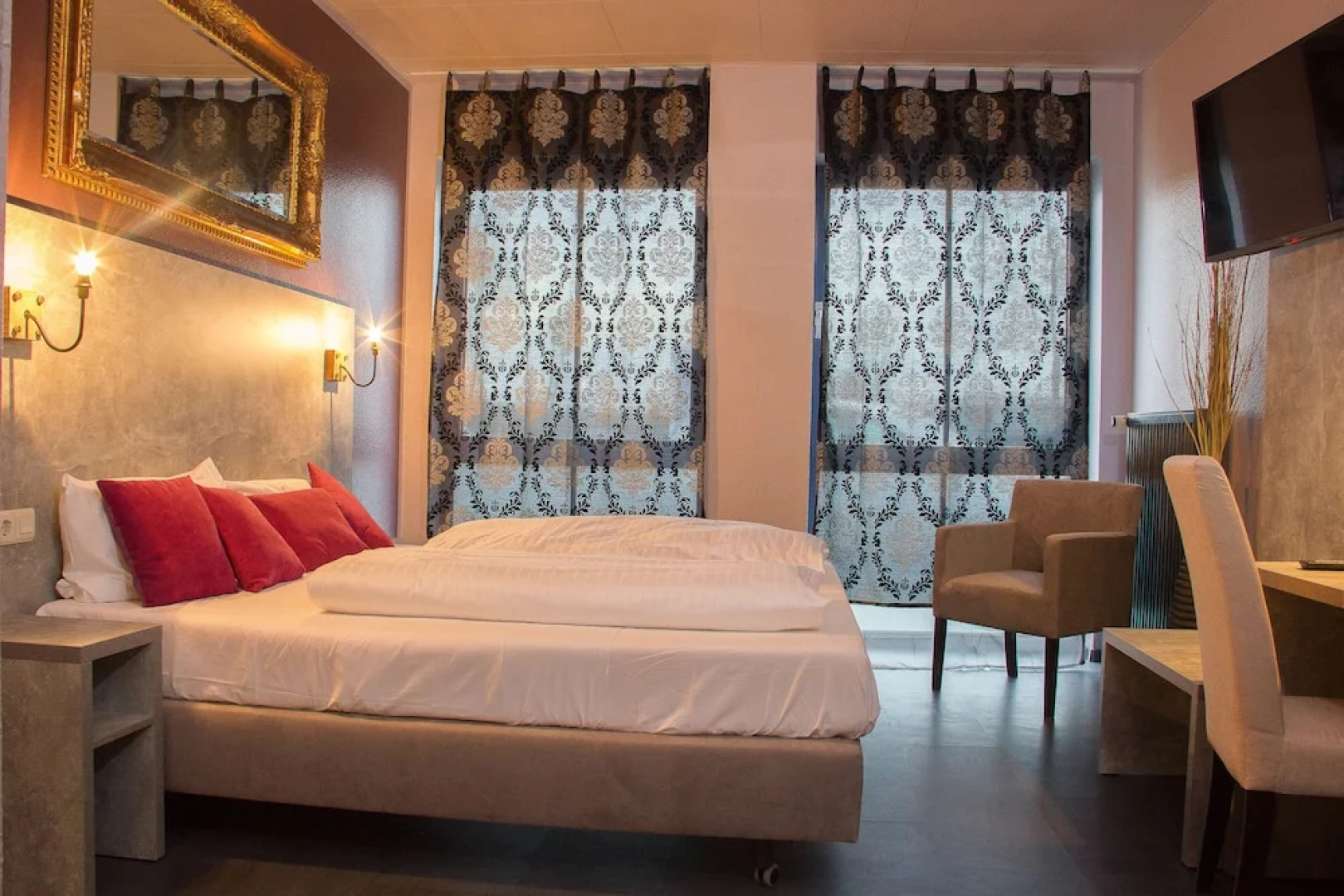 Stargaze Forum Hotel