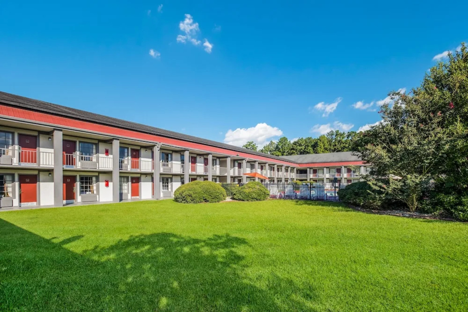 Super 8 Richmond Hill