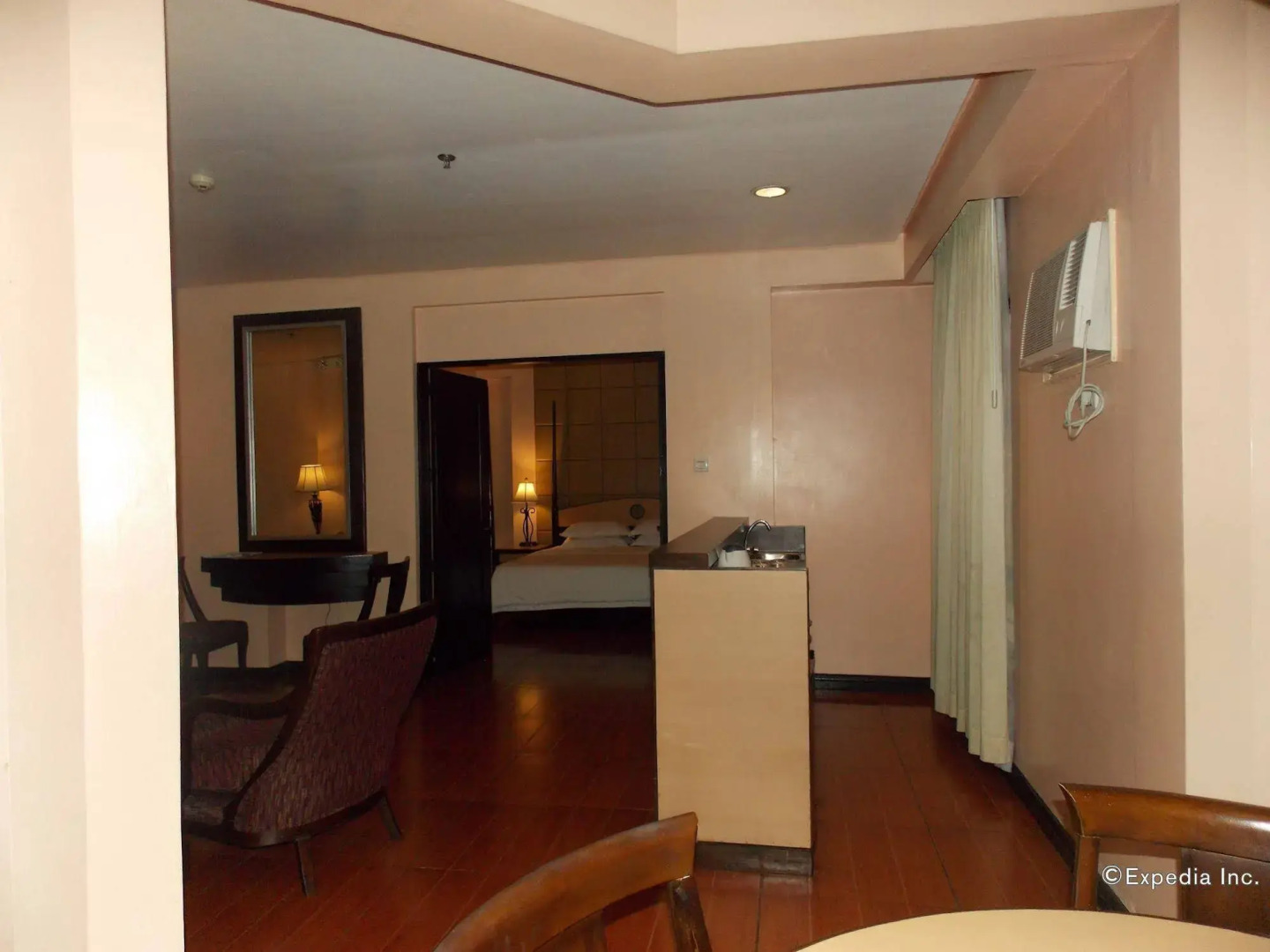 Planta Centro Bacolod Hotel & Residences