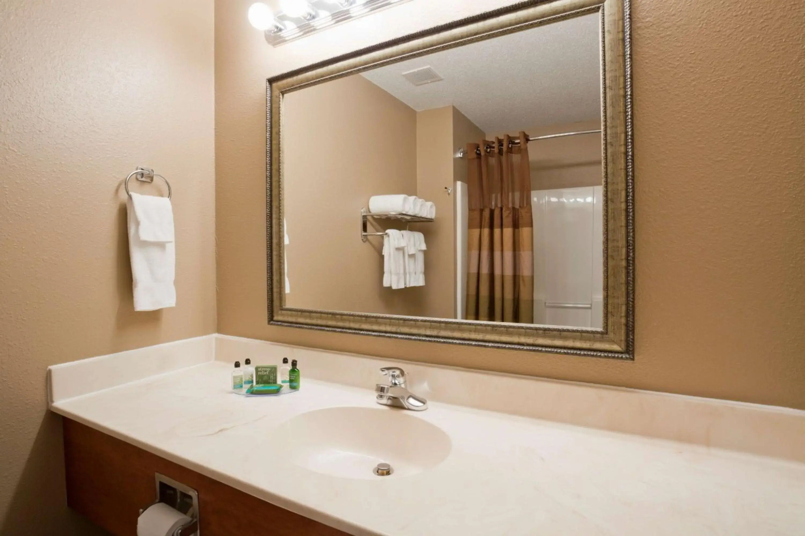 GrandStay Hotel & Suites