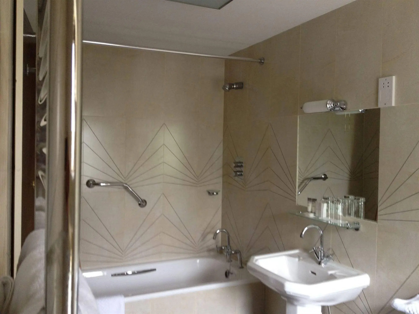 Riverbank House Hotel