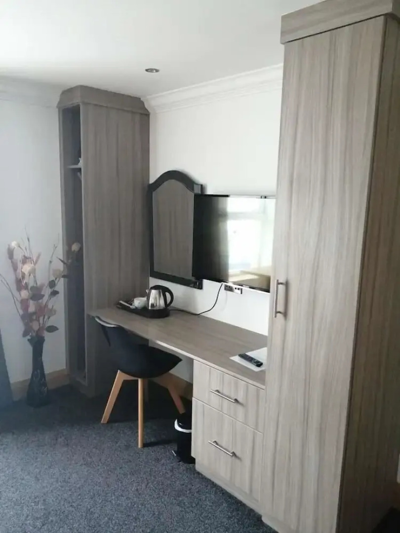 The Reveller Lodgings