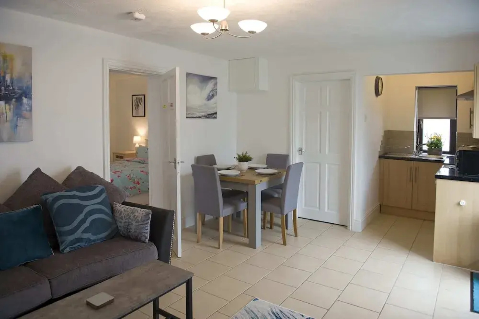 Lovely Mountain View Apartment - Short Drive to Beaches