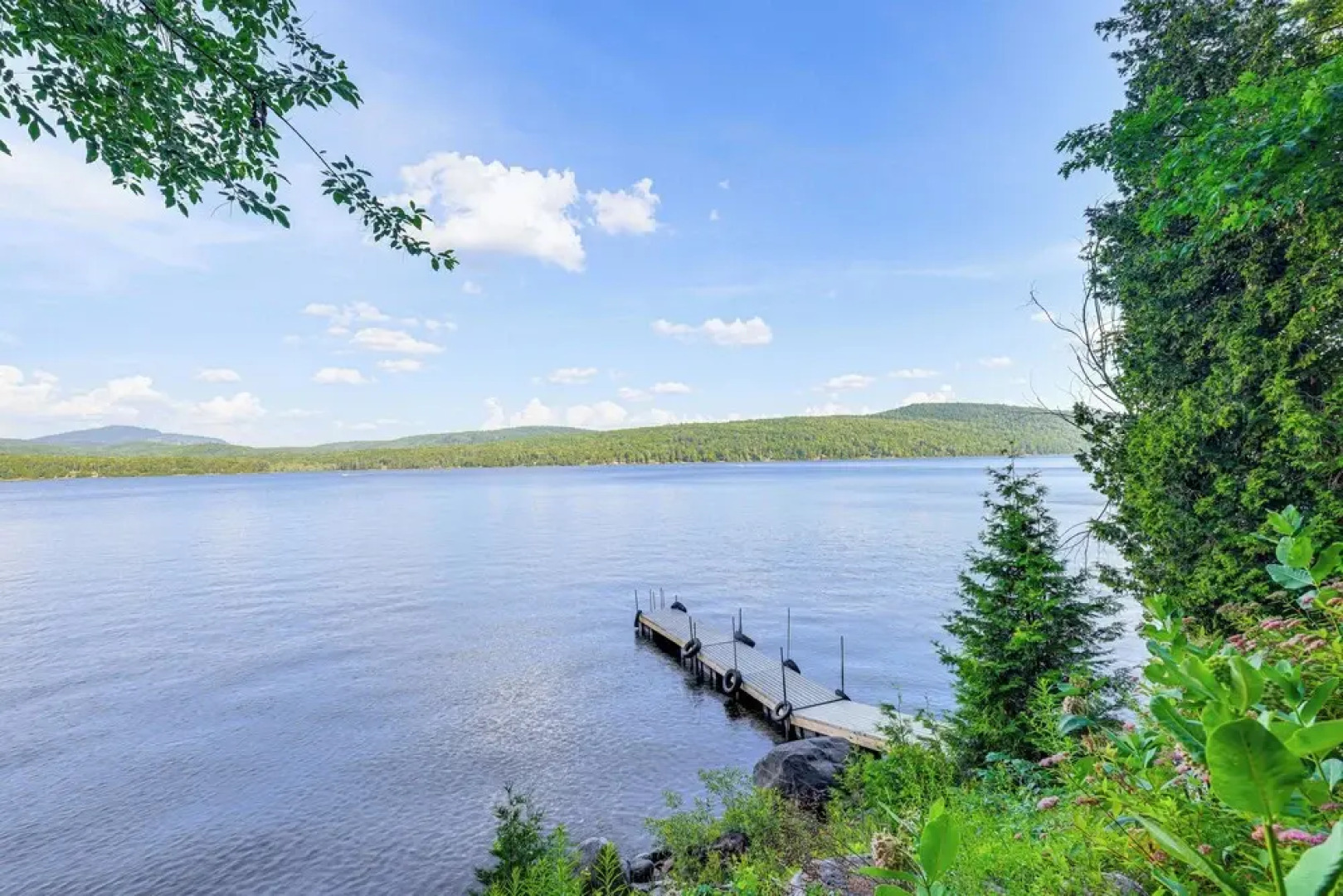 'sweet Serenity' Schroon Lake Family Retreat!