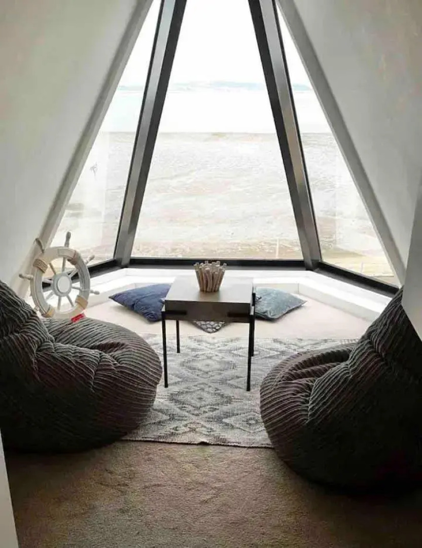 Lovely 2 bedroom modern loft apartment sea view