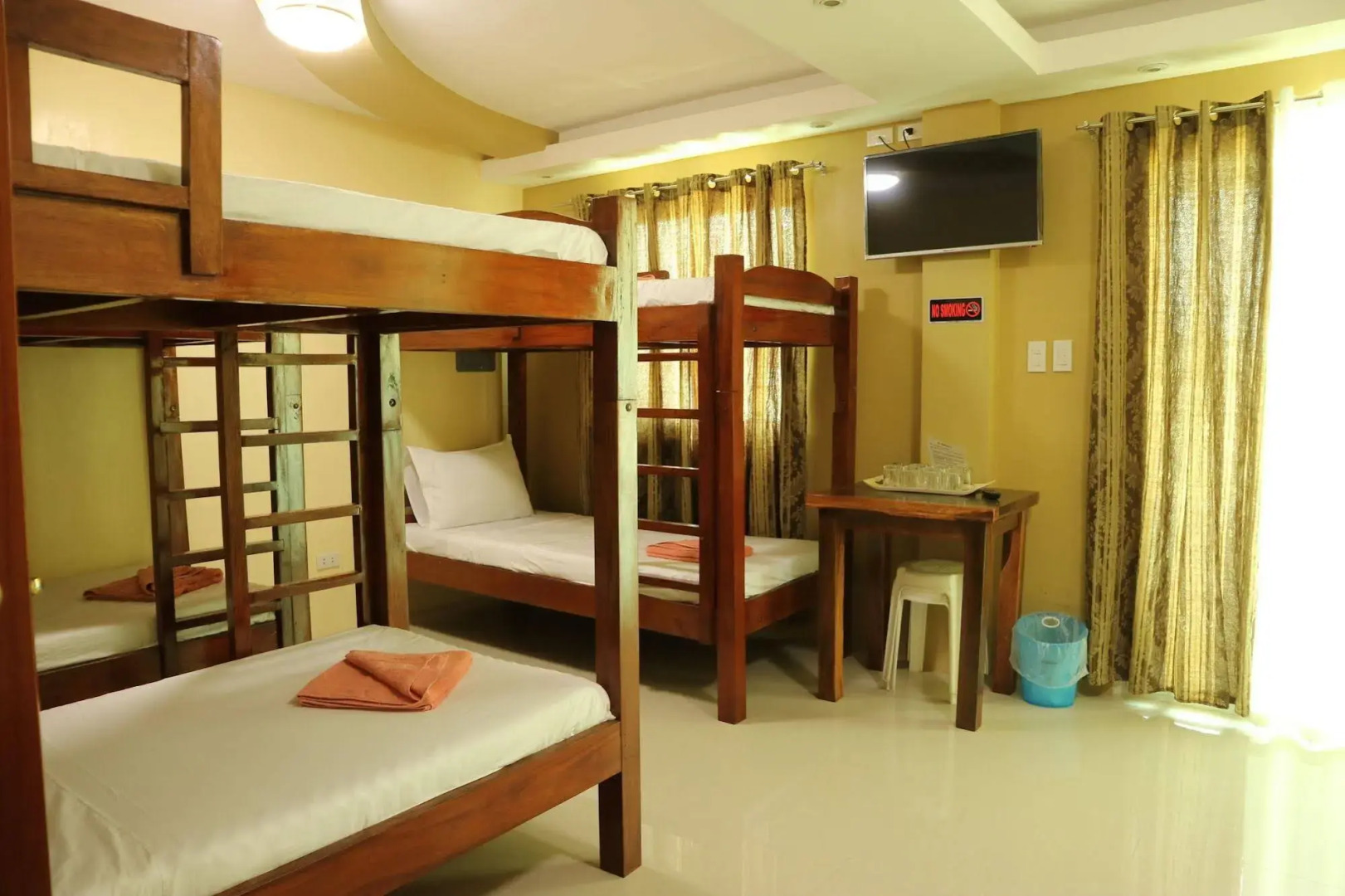EA Apartelle - Metro Vigan - Hostel