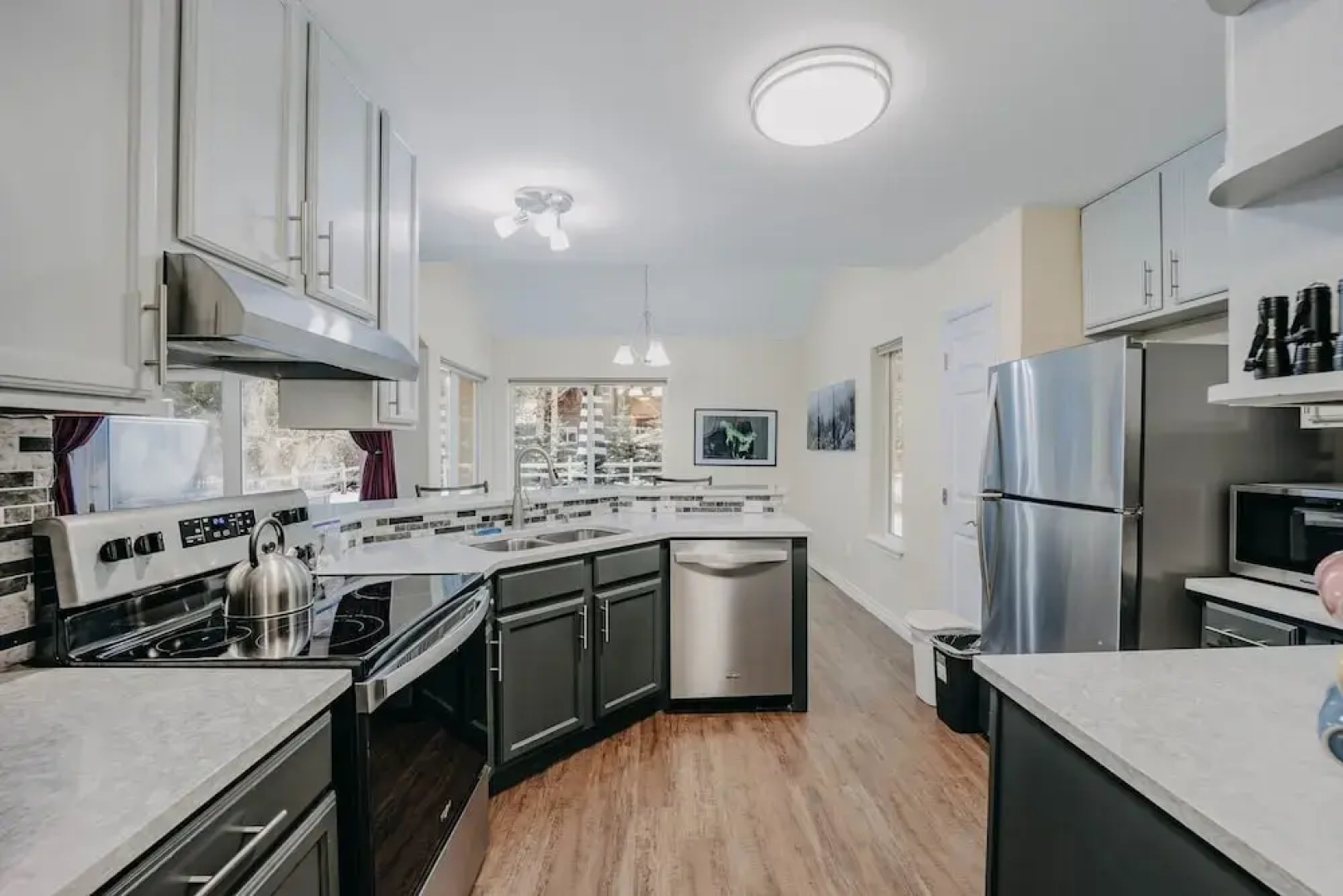 62sl - Hot Tub - Wifi - Fireplace - Pets Ok 3 Bedroom Home by Redawning