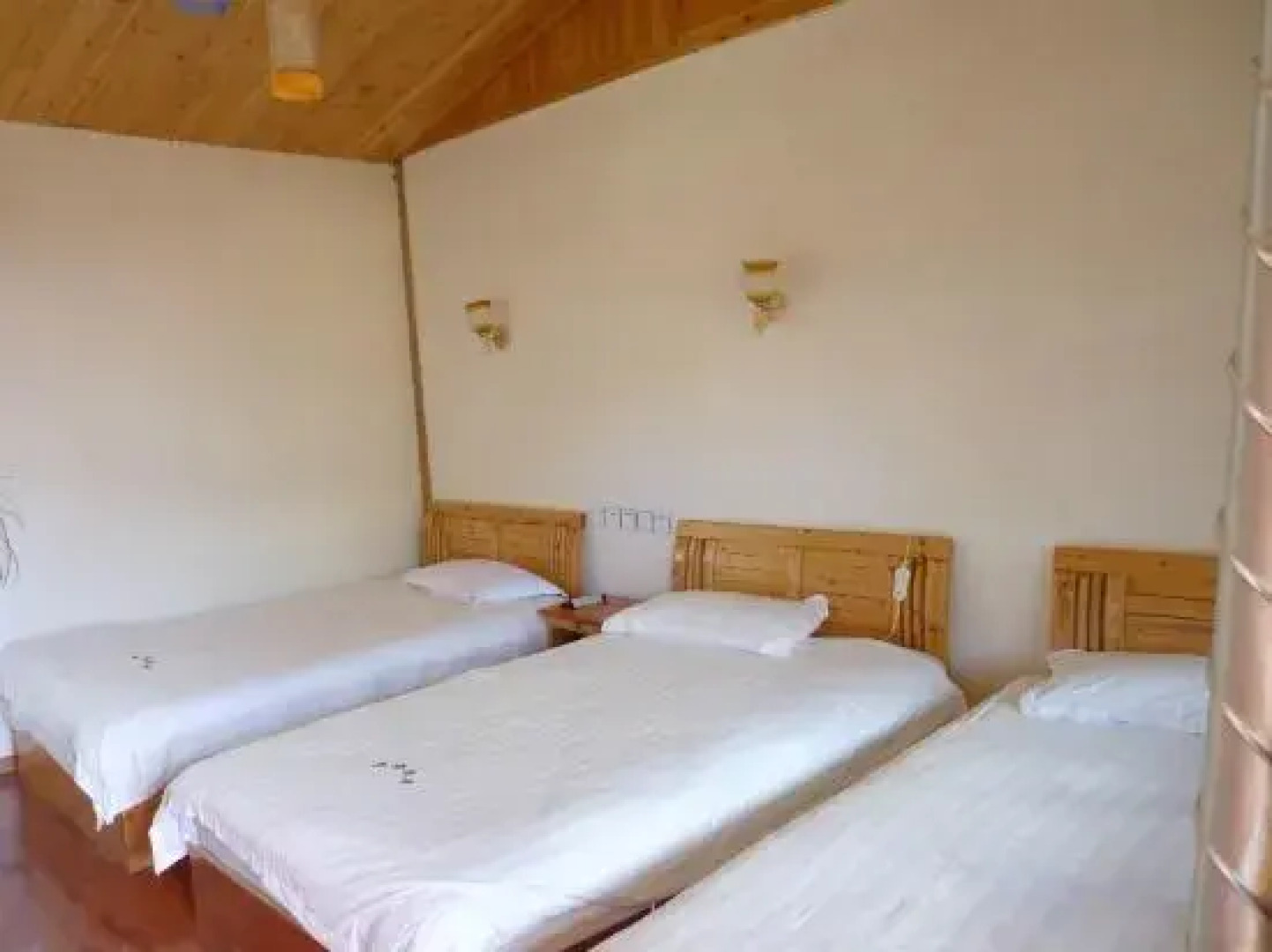 Lugu Lake Hualou Hotel