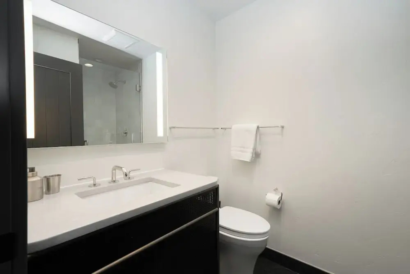 Ski-in/out Townhome w/ Hot Tub by Arrow Bahn Lift!