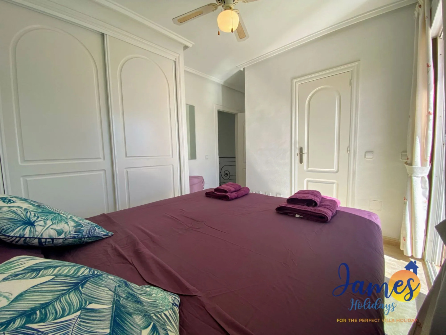 Laguna Townhouse overlooking Communal Pool LOM01