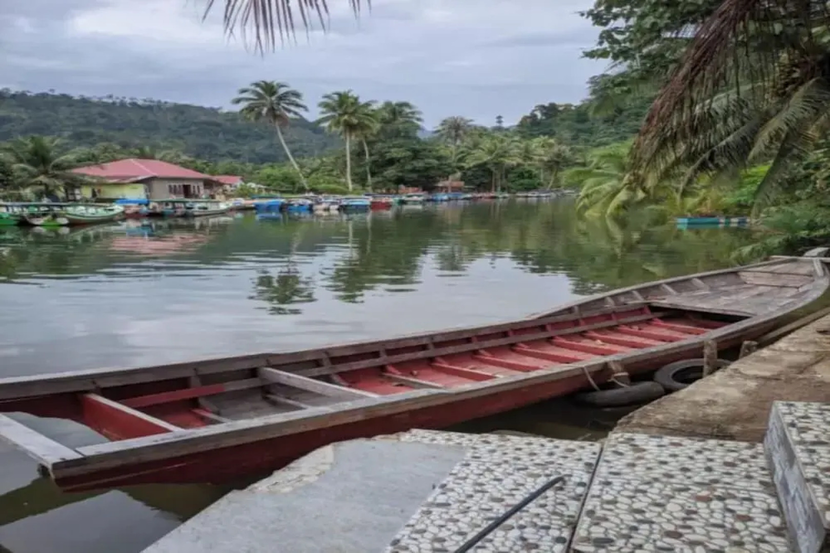 EXPRESS O 91702 Mandeh Homestay Syariah Near Bank Nagari PT Bank Pembangunan Daerah (BPD) Sumbar Cabang Painan