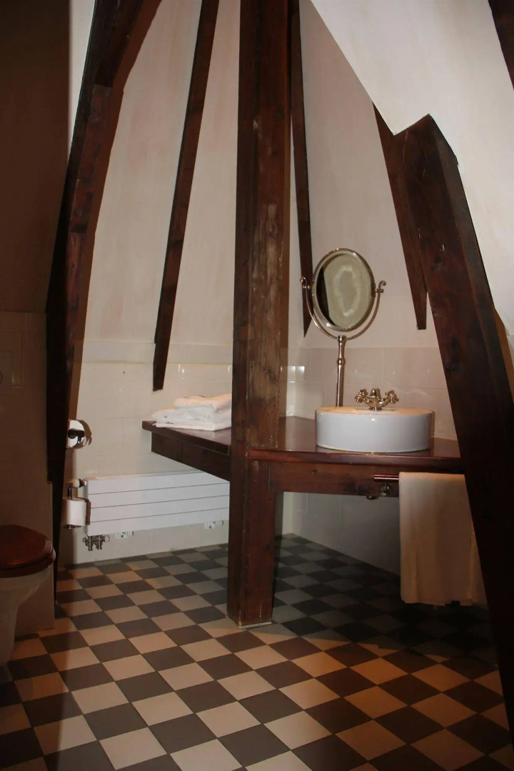 Augusta Hotel & Restaurant