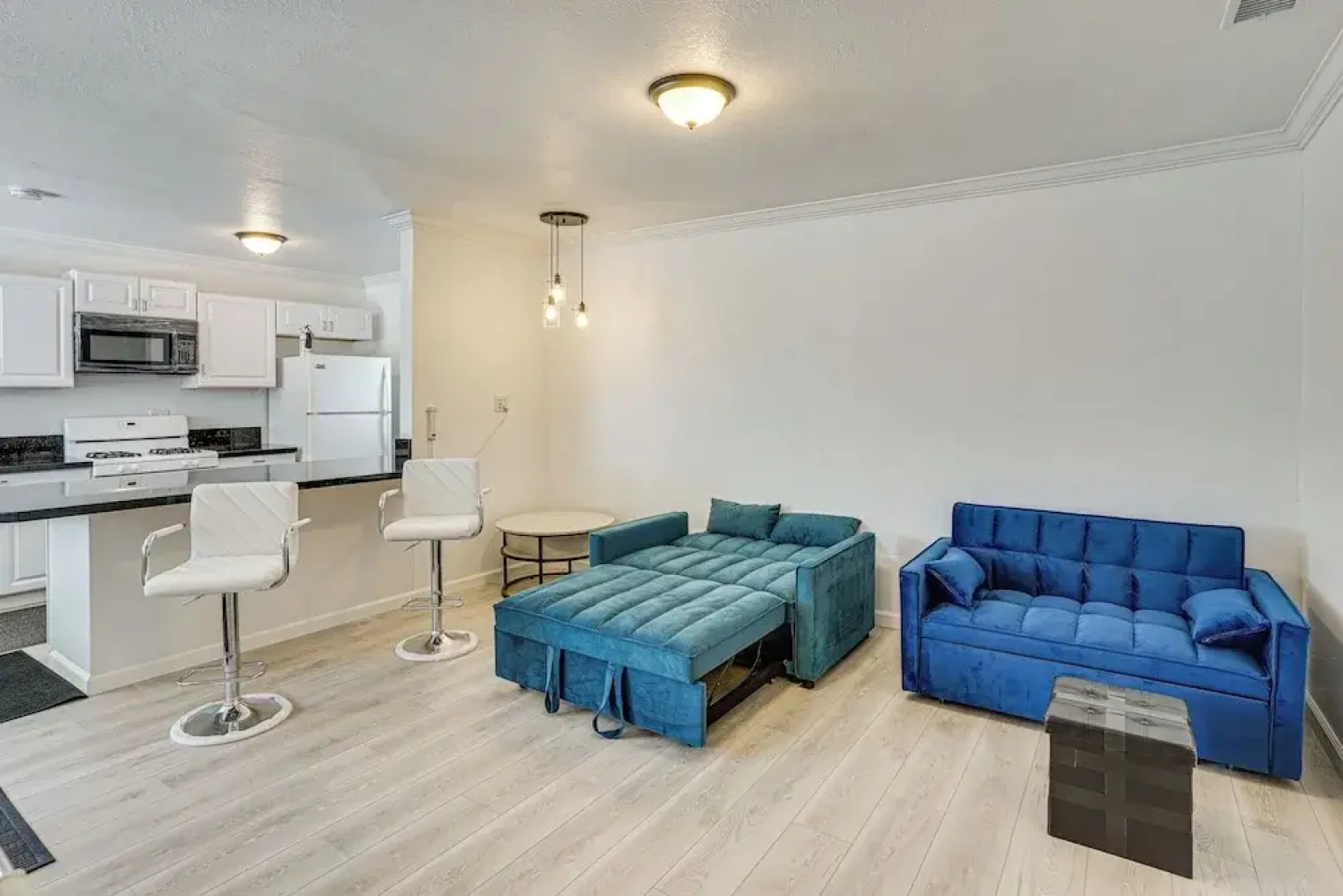 Between LA & Orange County: Quiet Getaway w/ Patio