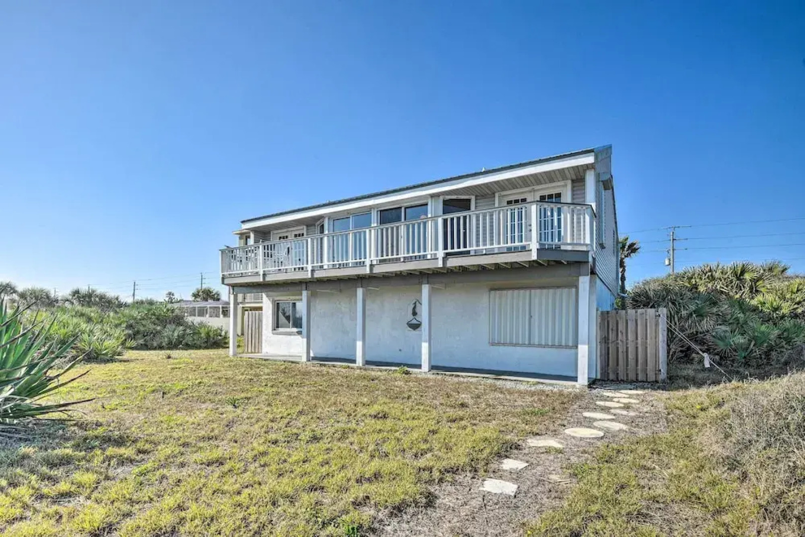 Sunny Florida Home w/ Decks & View, Steps to Beach