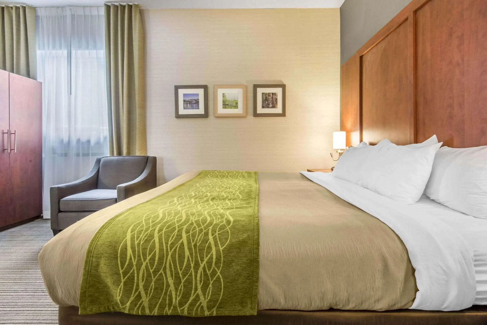 Holiday Inn Express & Suites