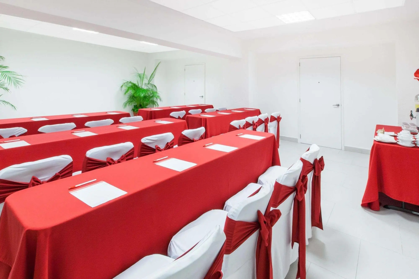 Отель Adhara Express