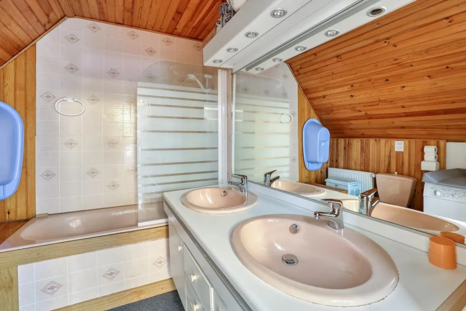 Villa With 4 Bedrooms in Lucenay-lès-aix, With Private Pool, Enclosed