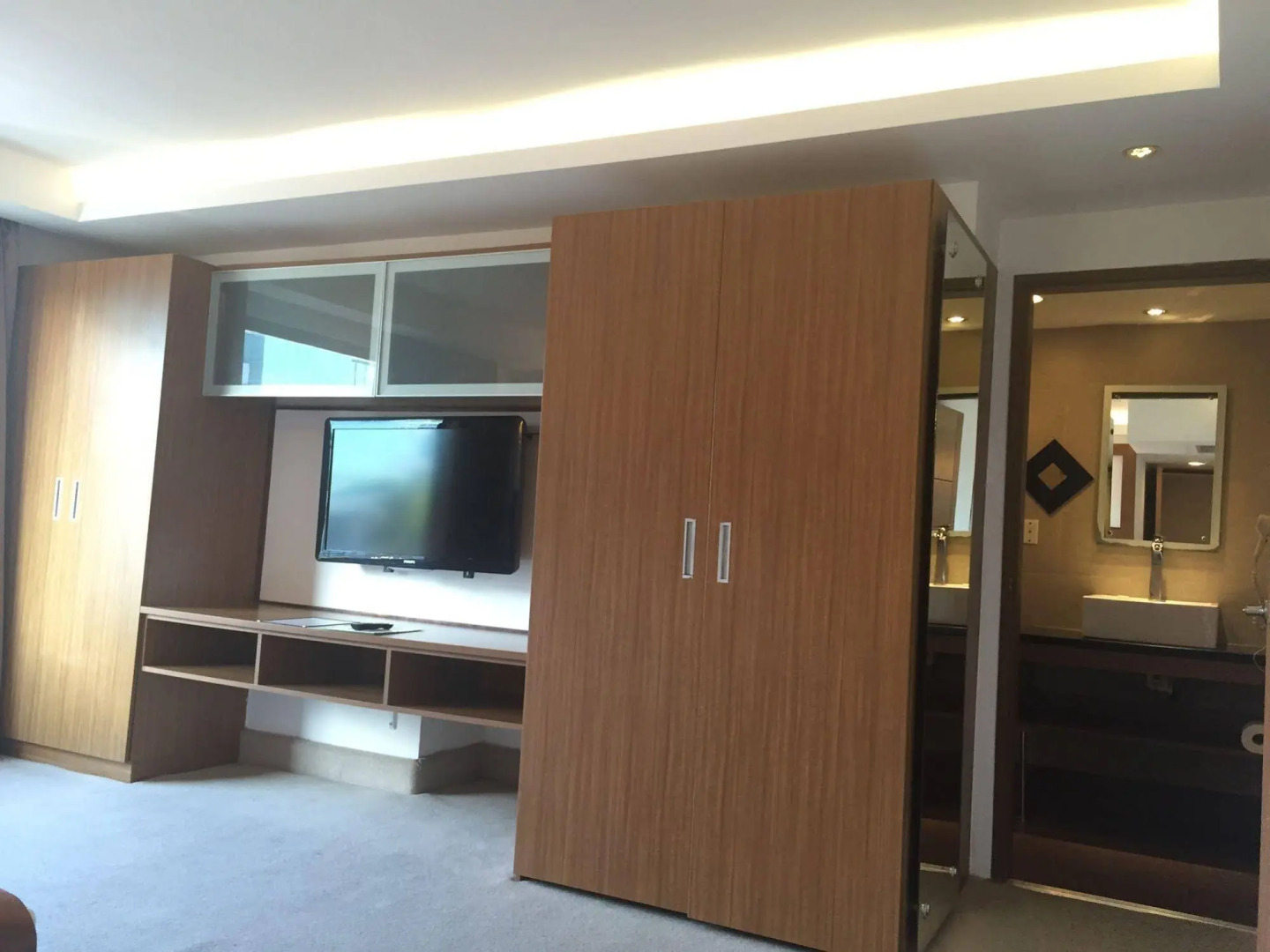 Weston Suites & Hotel