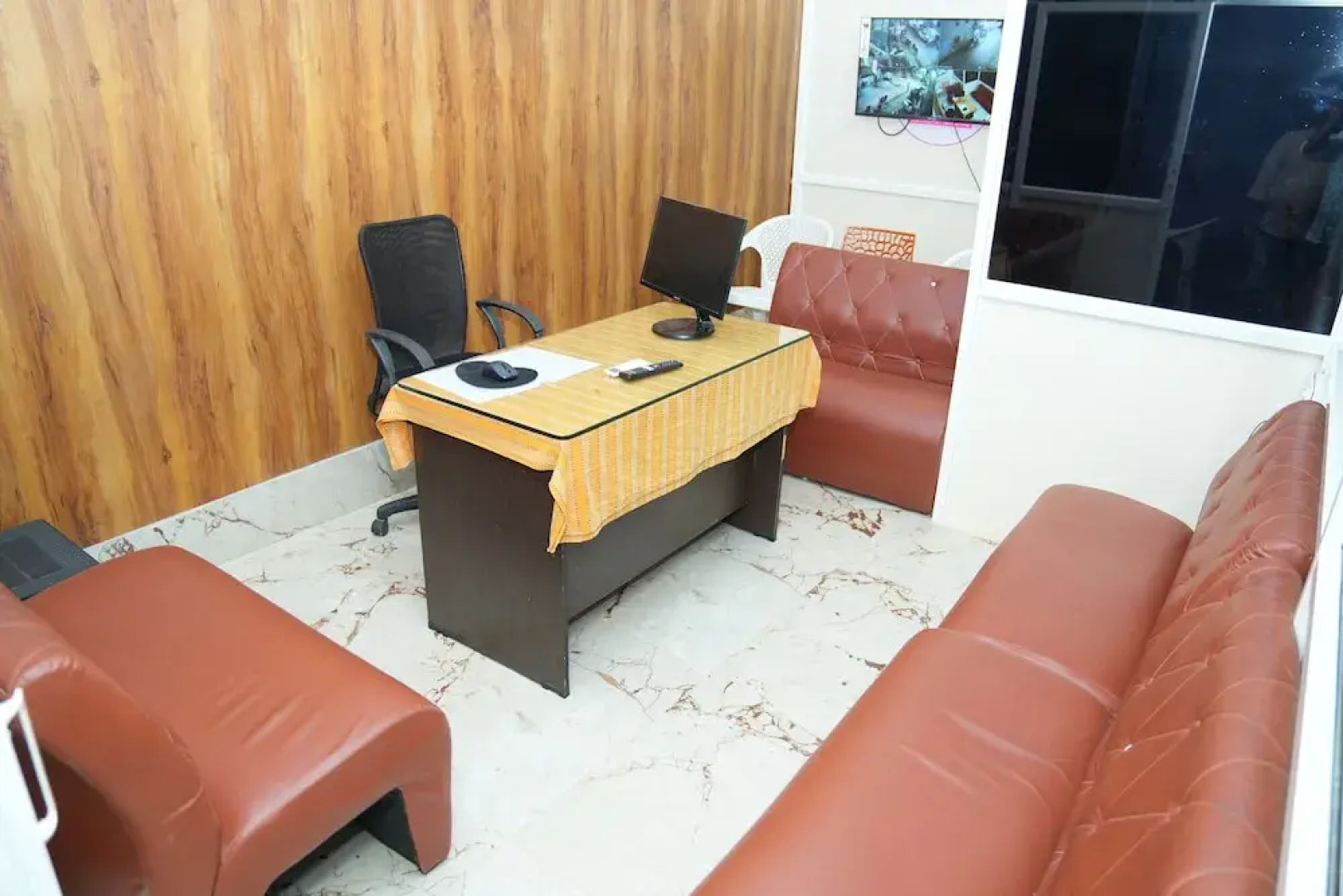 Hiraa inn Studio Apartments