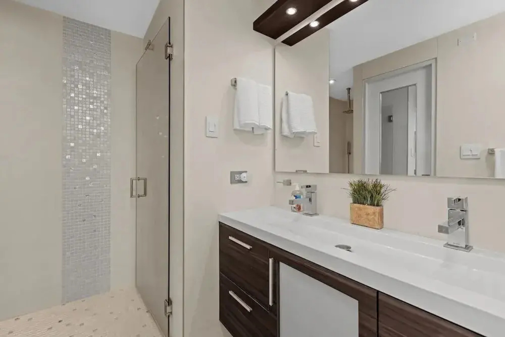 Beach Front  Amapola SeaSide Apt