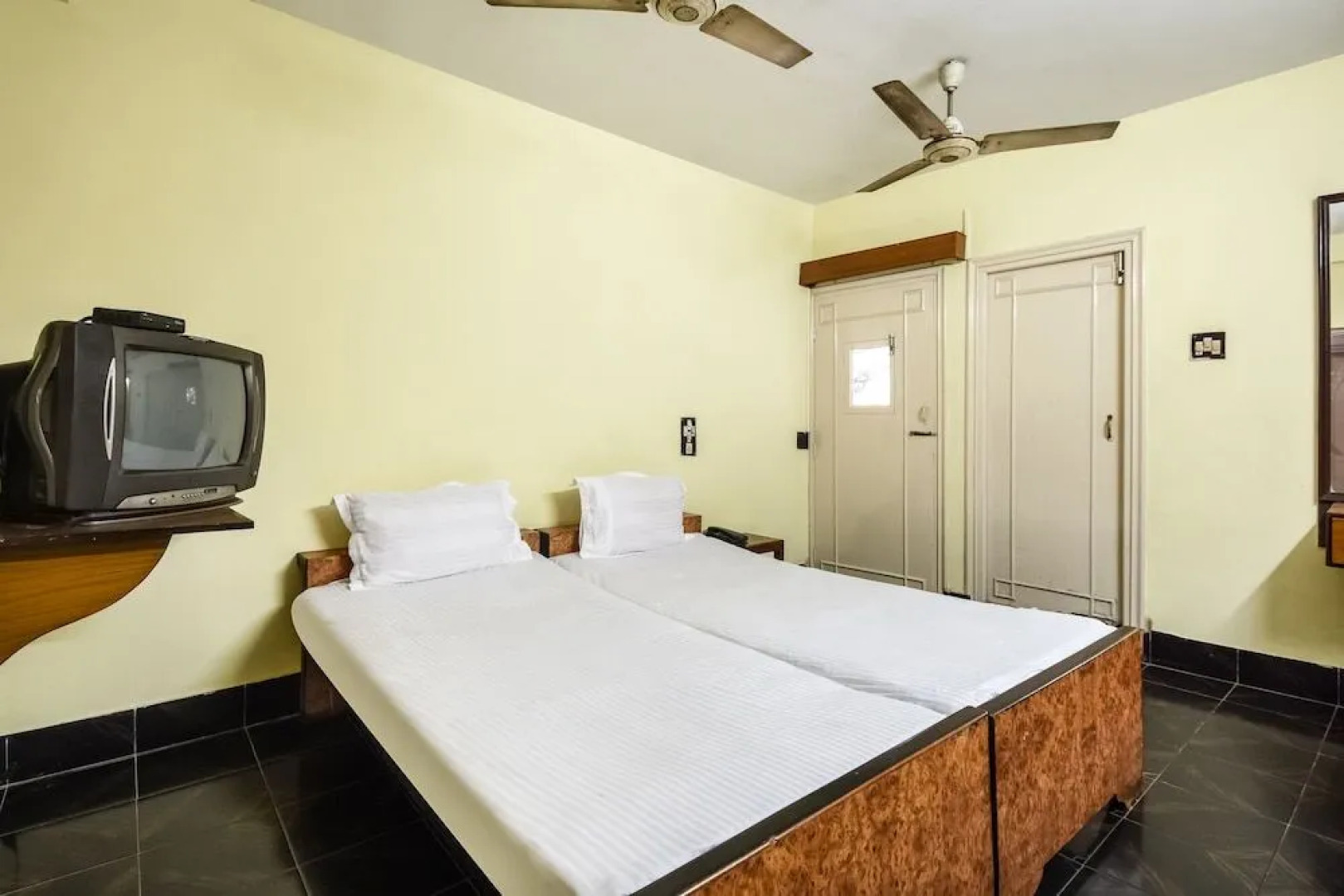 Spot On 39307 The Hotel Park