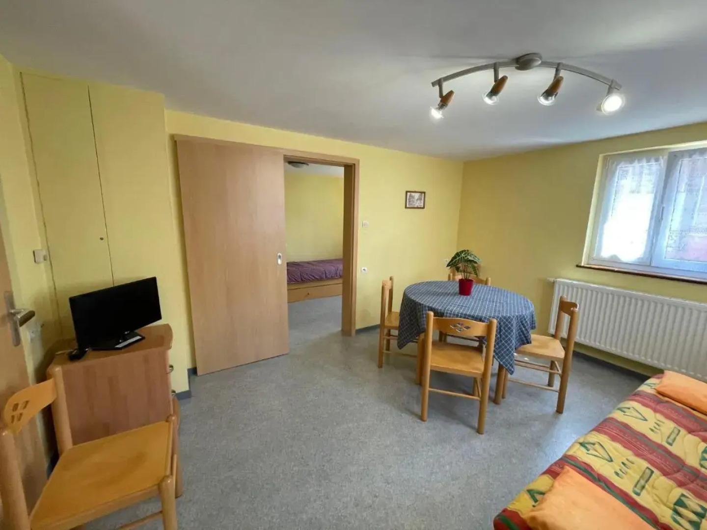 Residence Jaune Et Rose