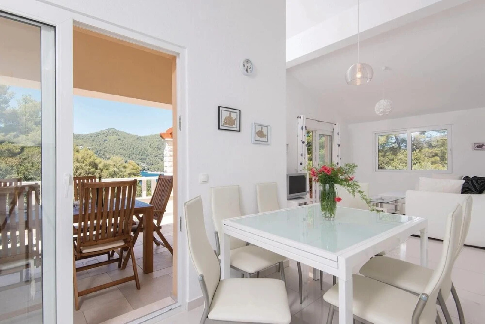 Awesome Home in Brna With 4 Bedrooms and Wifi