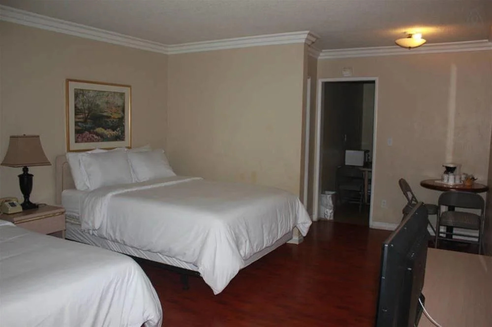 Guest Inn & Suites