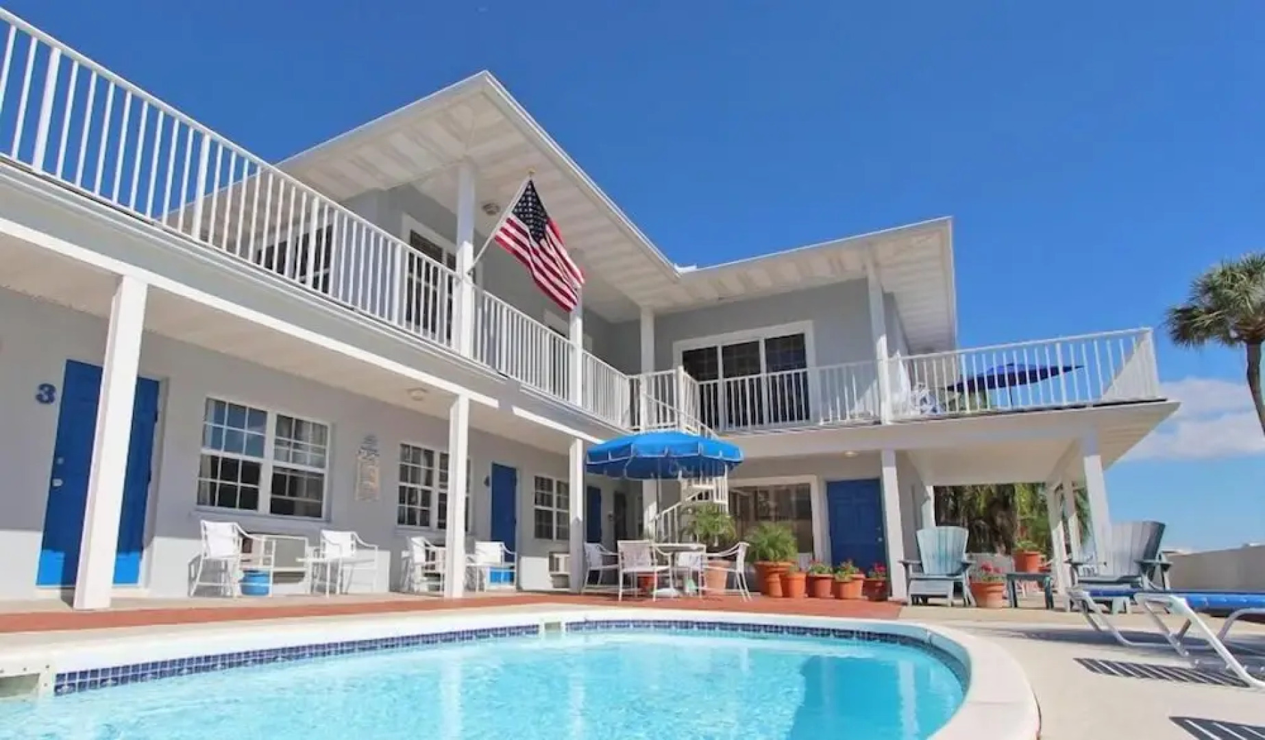 Beachouse Inn & Suites