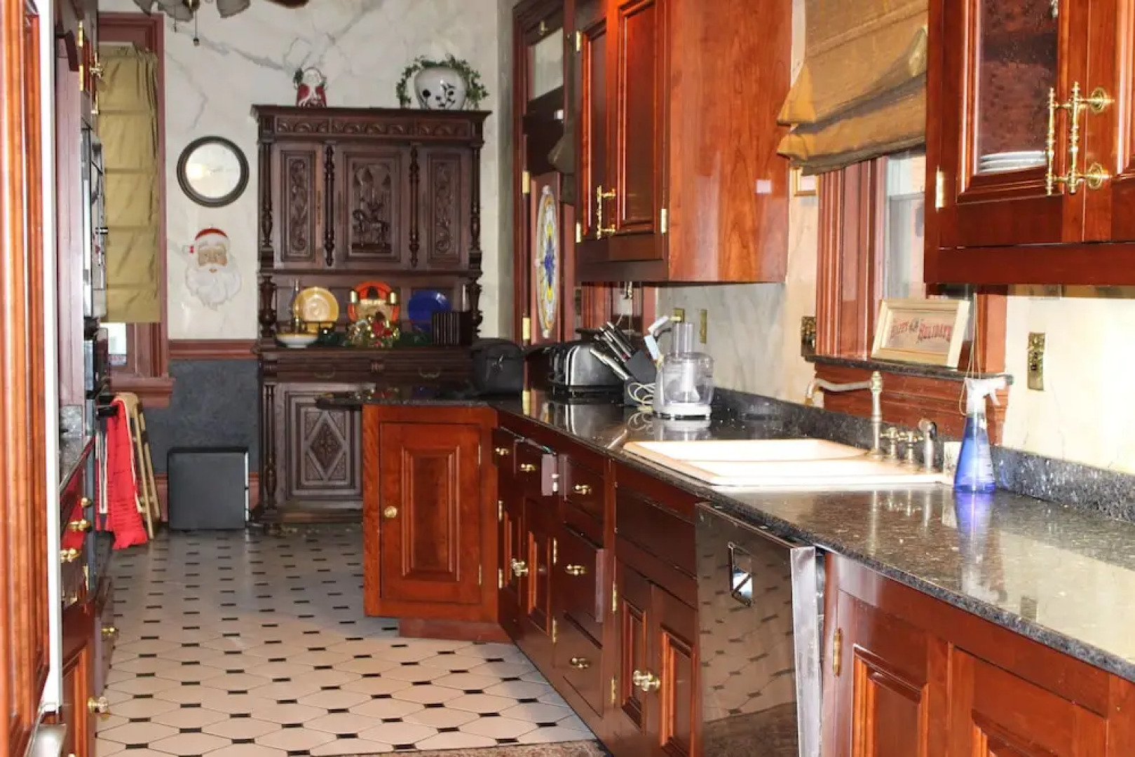 Montgomery Mansion Bed and Breakfast