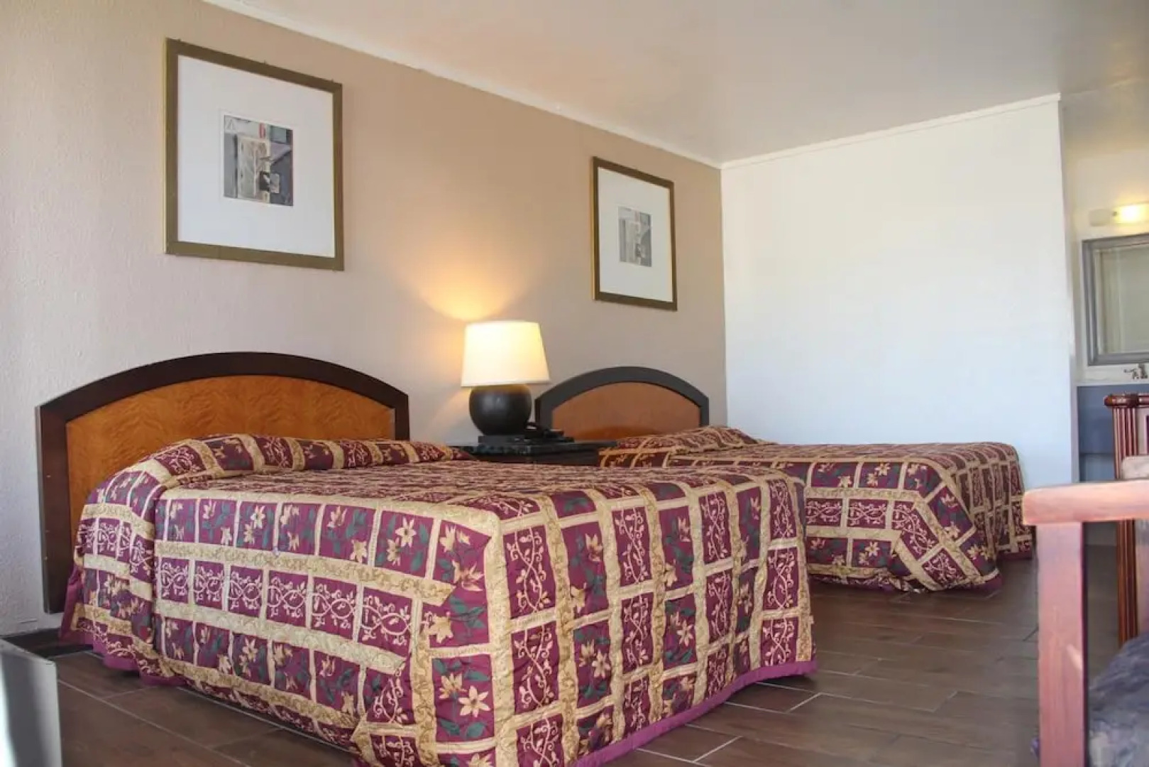 LoneStar Inn & Suites