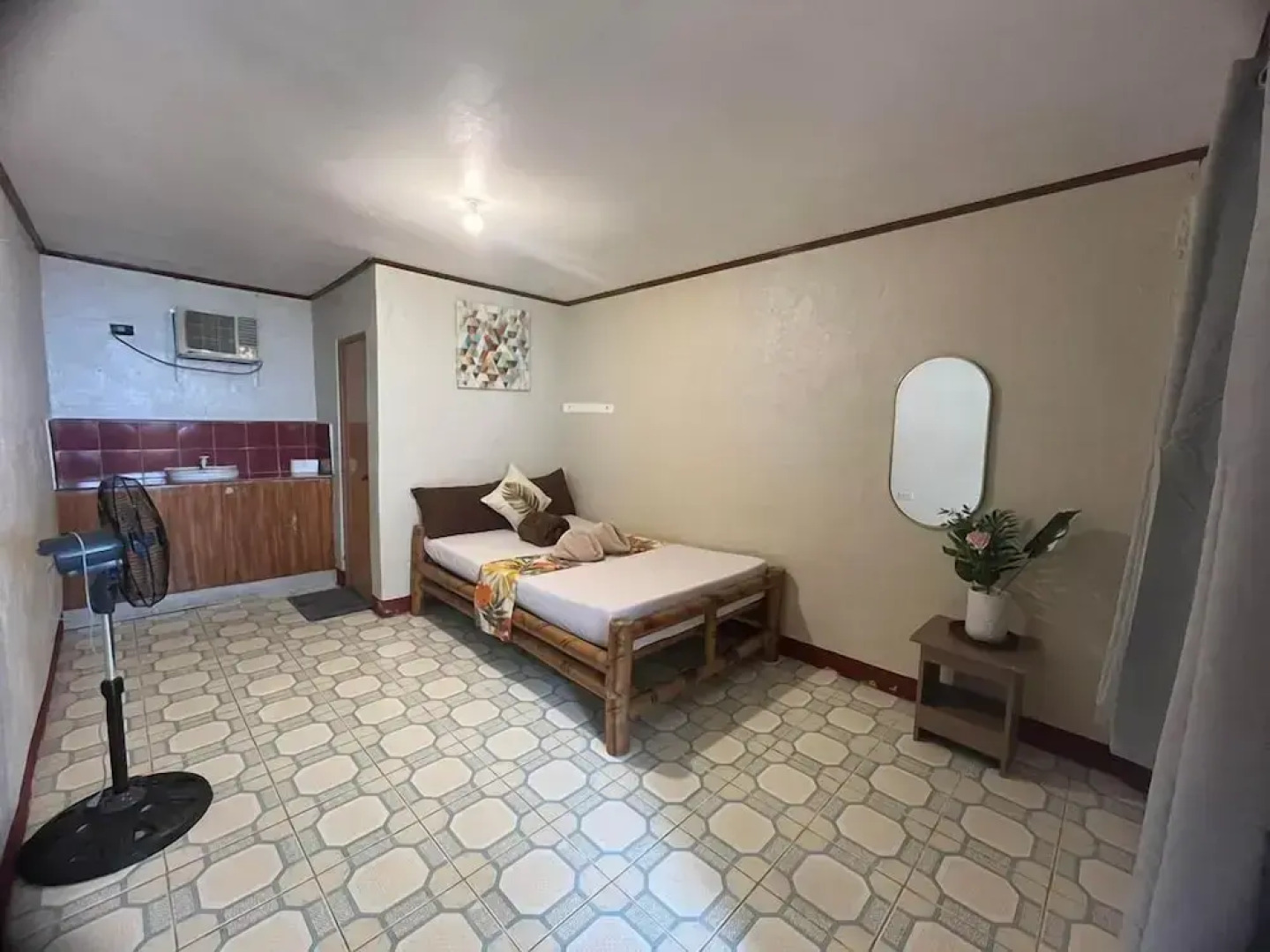 On Board Panglao Beach Hostel and Resort