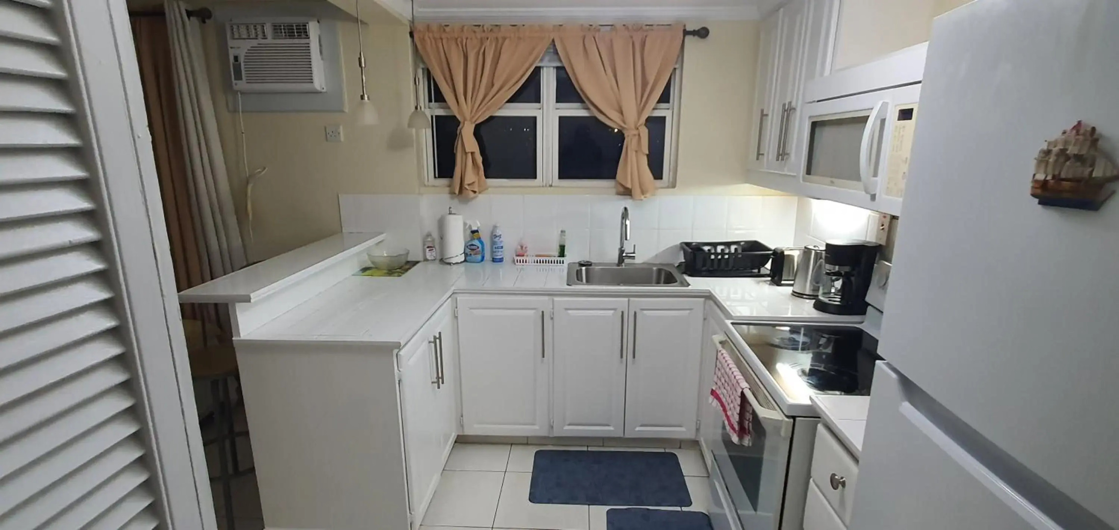 Hastings Towers 4D - Studio Apt Opp Beach