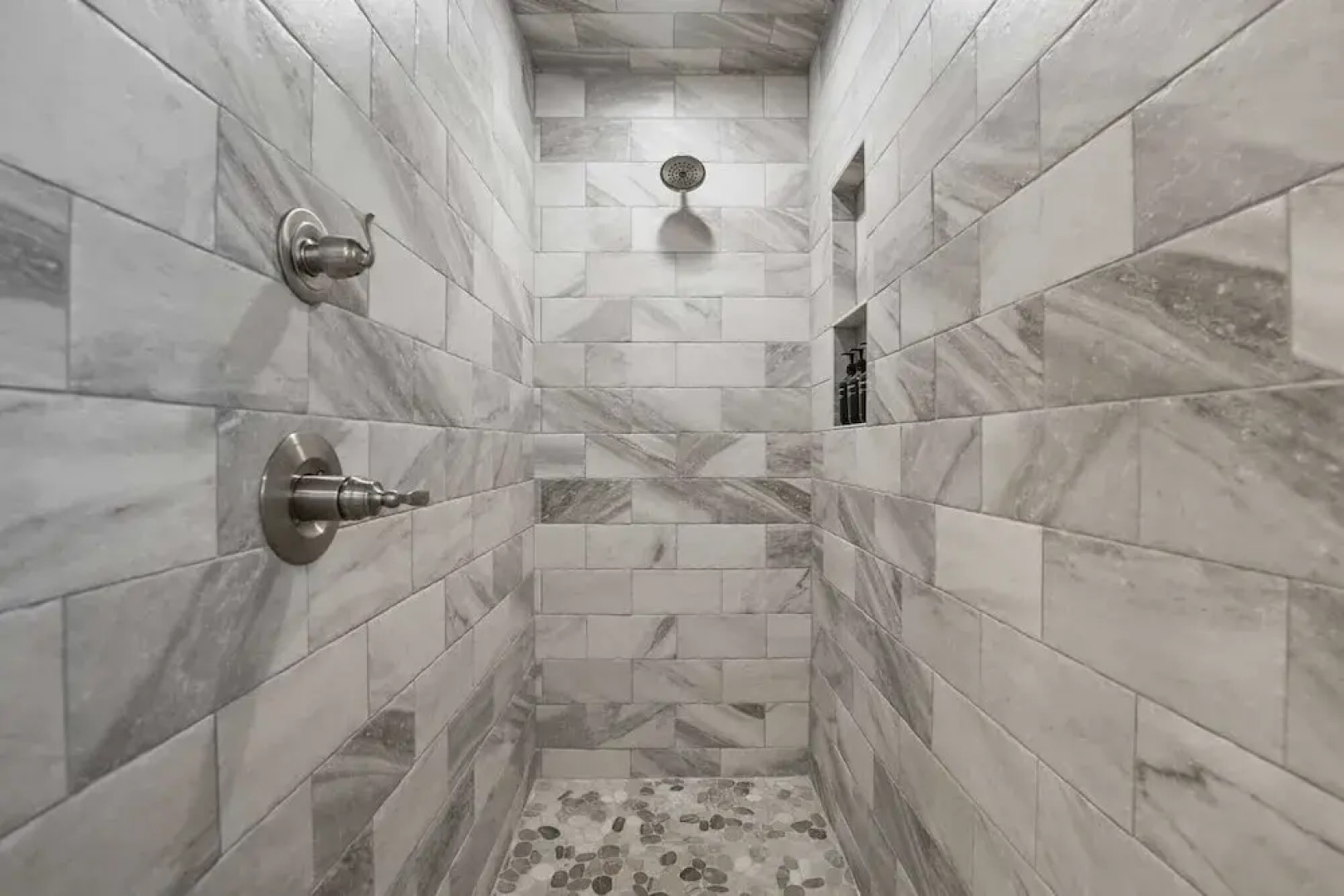 Sleeps 22, Lakefront w/ Private Dock & Pool, 2 Houses Lake Living by Avantstay