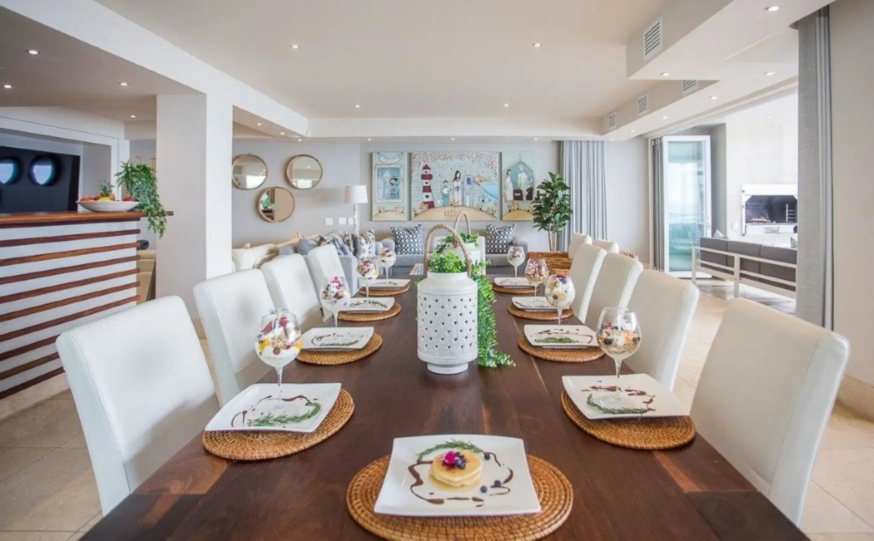 Cozy Room With a Partial sea View