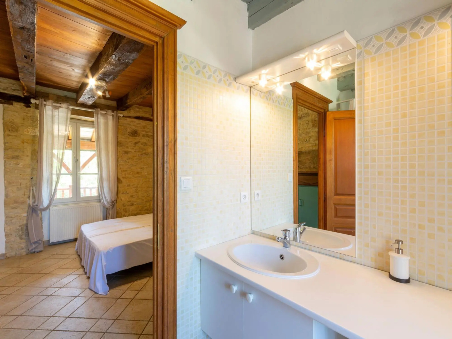 Fantastic Holiday Home in Dégagnac with Jacuzzi