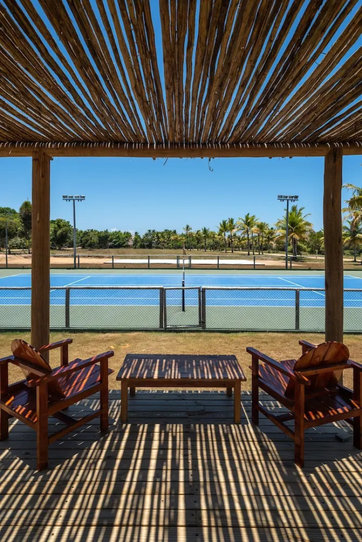 Vila do Outeiro em frente a praça da igreja