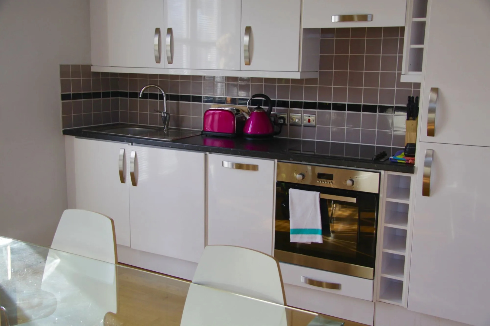 Lux Living Apartments - Marino Place