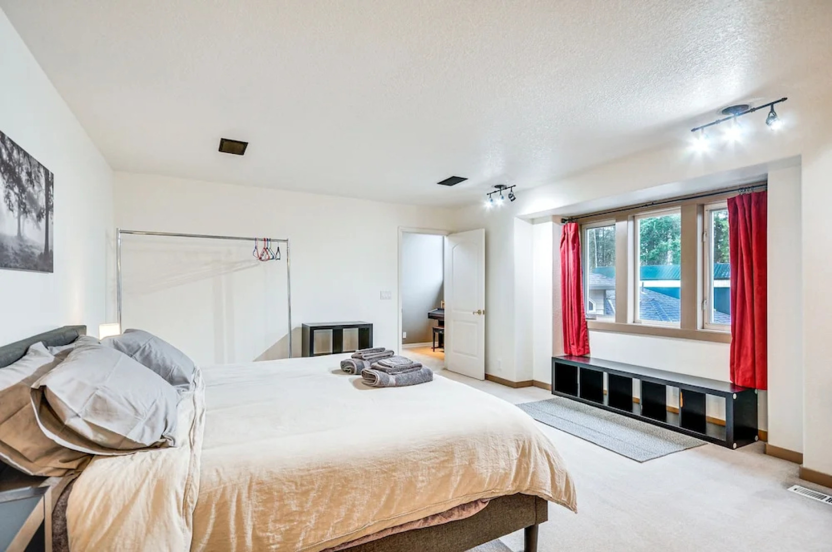 Spacious Oregon Home w/ Fire Pit & Grill!