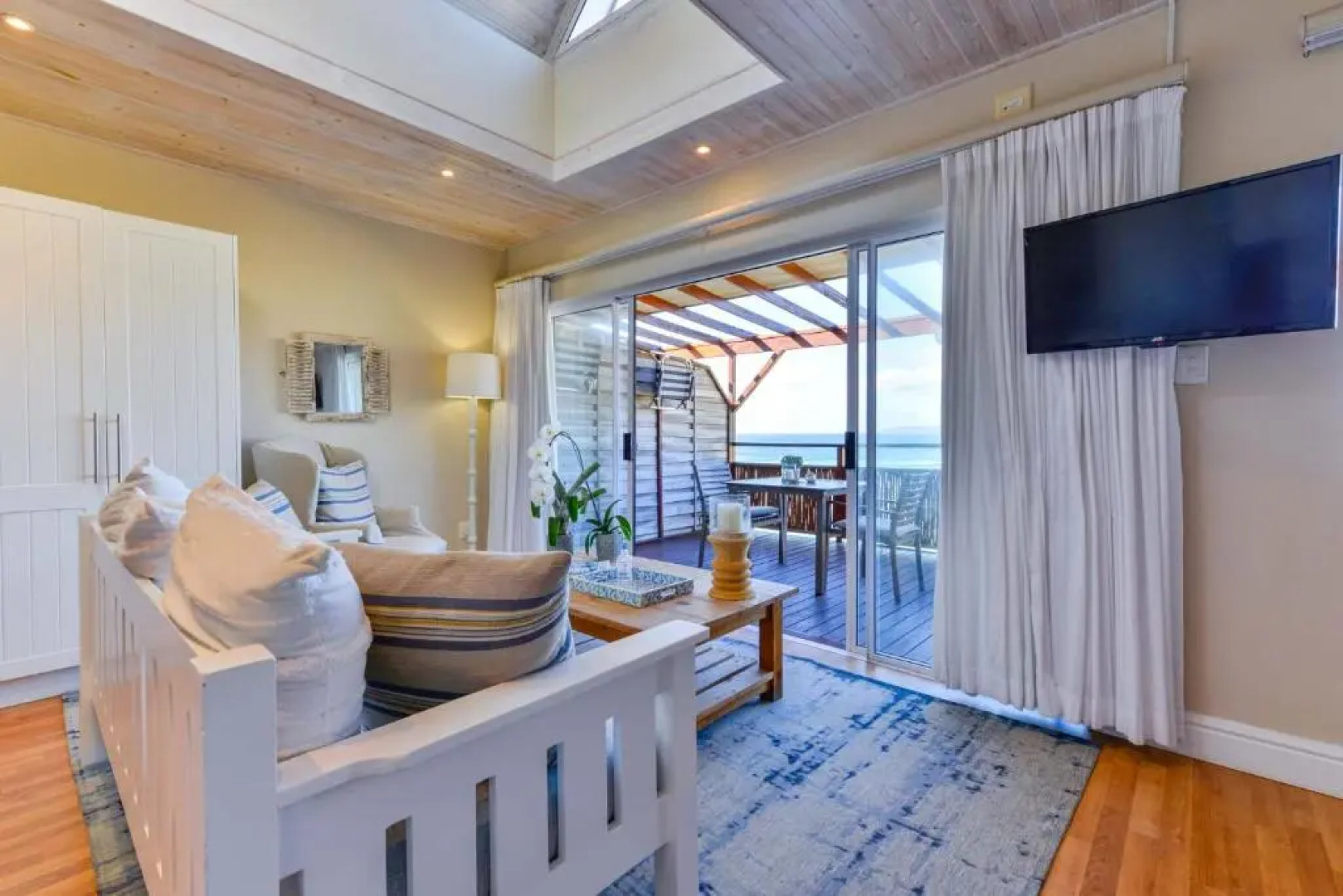 Singing Kettle Beach Lodge