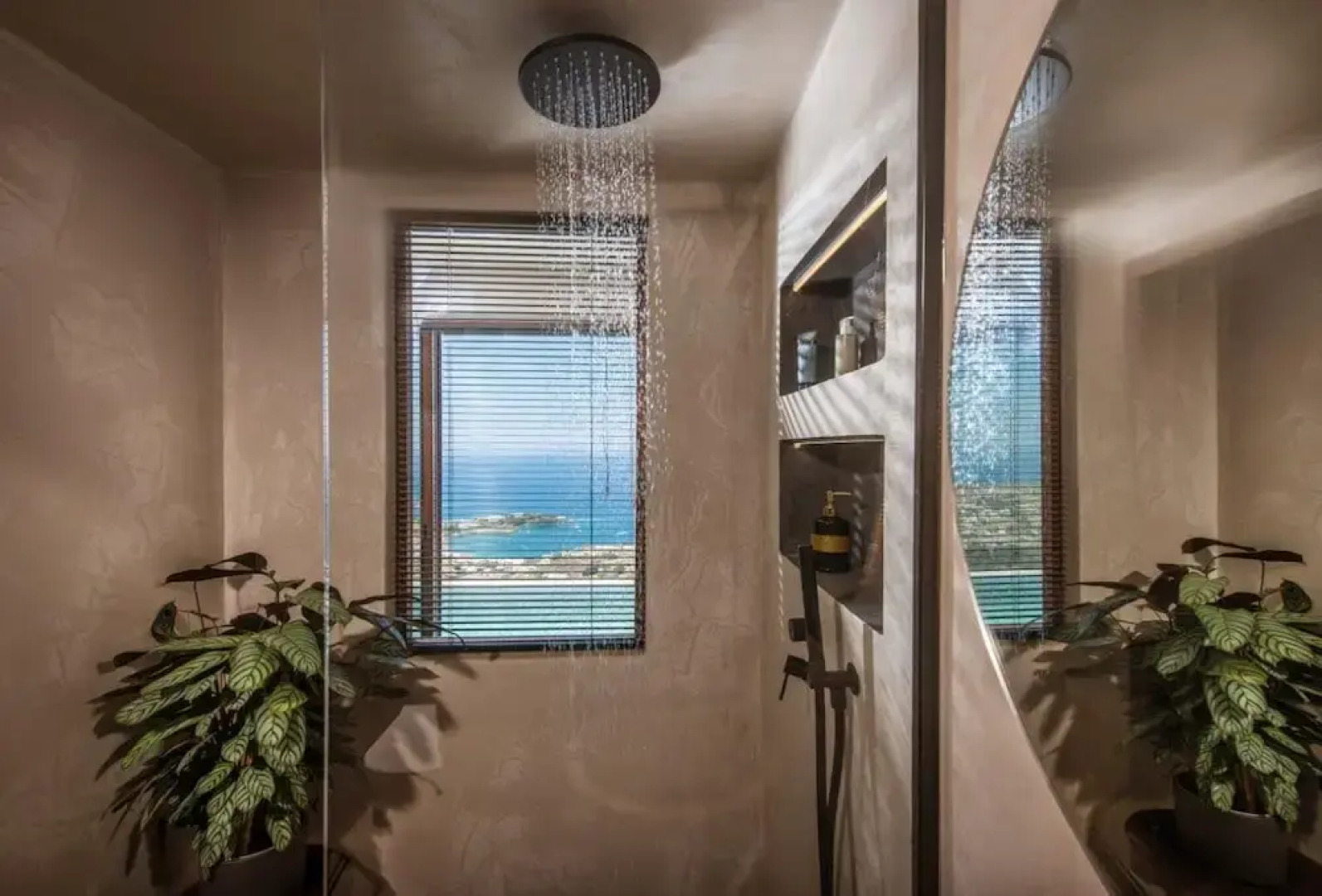 Villa Ouranos - Where the World Unfolds Before you