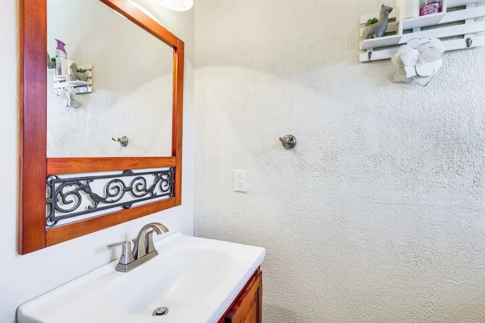 Home w/ 2 Decks - 2 Mi to Lake Gregory Dog Park!